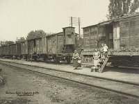 Stambena bijeda u Zagrebu 1924. godine. Vagonski stanovi (Zbirka Vladimira Ćepulića, HMMF-4625)